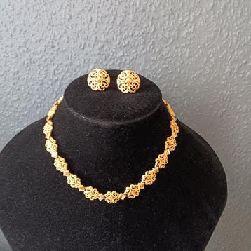 Collection thématique - Collier ras-de-cou et boucles