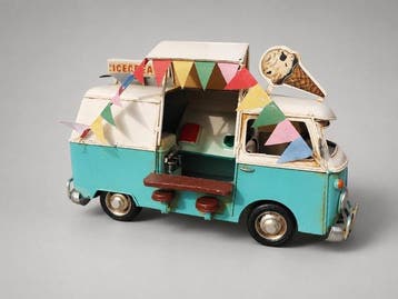 Decoratief ornament - Europa - old metal car