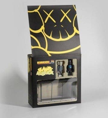 Kaws (1974) - Bus Stop Suite 2 - Medicom Toy - Kubrick -