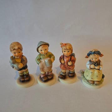 Goebel - Beeldje - Hummel #2049/B - My Best Friend - TMK7 -