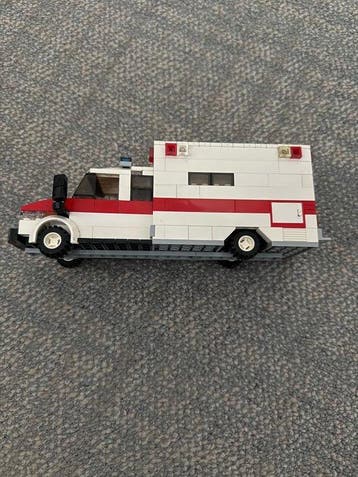 Lego MOC (My own creation) - MOC Ziekenauto en MOC Shoolbus, Nieuw