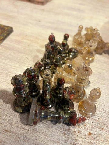 Schaakspel - Drakenbloedjaspis en gouden rutielkwarts,