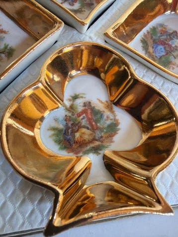 Véritable LIMOGES - Dienblad (4) - Porseleinen schotels met, Antiek en Kunst