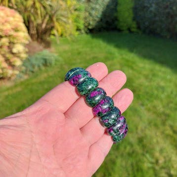 Zonder reserve. Armband van natuurlijke rubis-zoïsite., Antiquités & Art