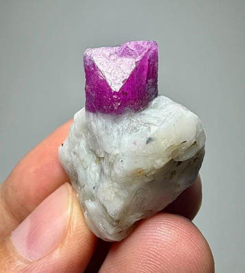 Robijn Kristallen op matrix - Hoogte: 30 mm - Breedte: 26, Verzamelen