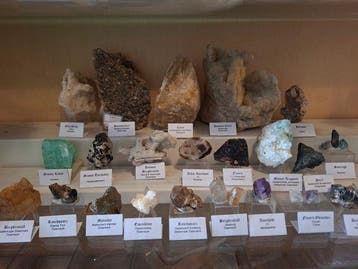 Collection de minéraux comptant plus de 25 pièces.- 2000 g