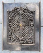 Decoratief rooster - Twee antieke deuren met ajour motief -