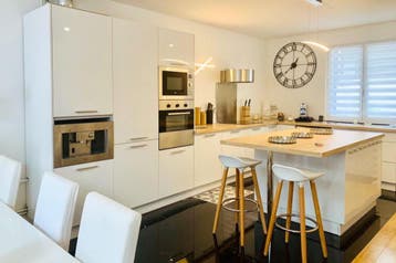 Cuisine avec ilot, Maison & Meubles, Neuf, 50 à 75 cm, Crème, 200 cm ou plus