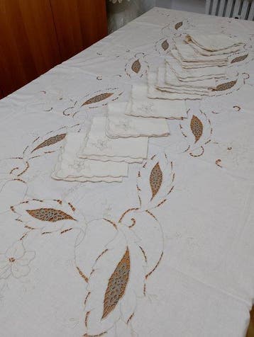 Nappe - 255 cm - 160 cm - Service de table en broderie faite