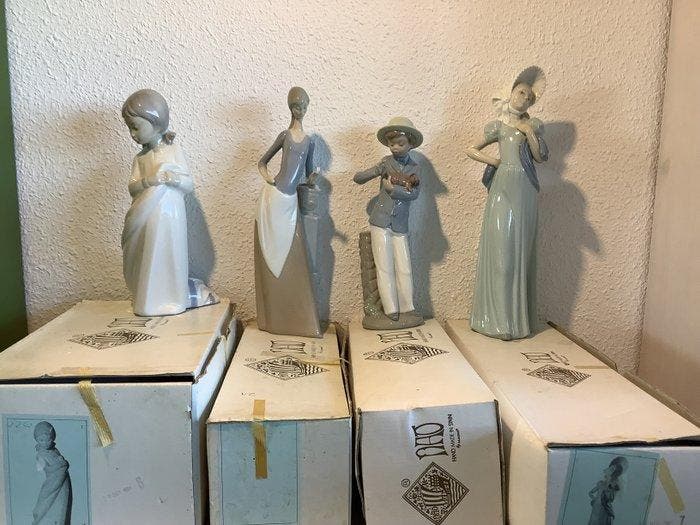 Nao by Lladró - Beeldje - Lote de 4 figuras de Nao - con, Antiquités & Art, Antiquités | Verre & Cristal