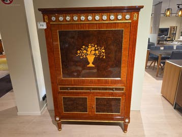 Louis XVI tv-standaard, Huis en Inrichting, Nieuw