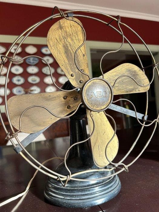Elektrische ventilator - Zeldzaam AEG antiek, Antiquités & Art, Antiquités | Assiettes décoratives & Carrelages