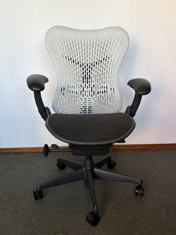 Refurbished Herman Miller Mirra Alpine - Inclusief Garantie!, Verzenden, Zwart, Zo goed als nieuw, Bureaustoel