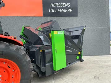 Stroblazer VDW aan tractor, Stalinrichting