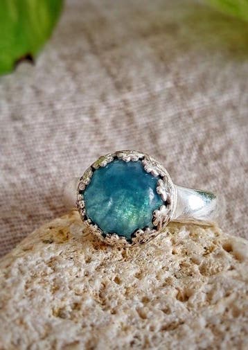Bague très élégante en argent 925 avec une aigue-marine de