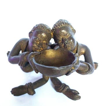 Bronzen beeld van twee bedelende jongens. - Niger (Zonder, Antiek en Kunst