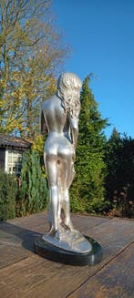 Sculpture, jonge vrouw in zilverbrons - 44 cm - Bronze, Antiquités & Art