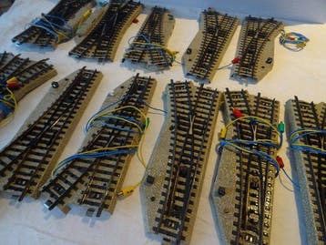 Märklin H0 - Modeltreinsporen (11) - 8 elektrische wissels +, Hobby en Vrije tijd, Nieuw