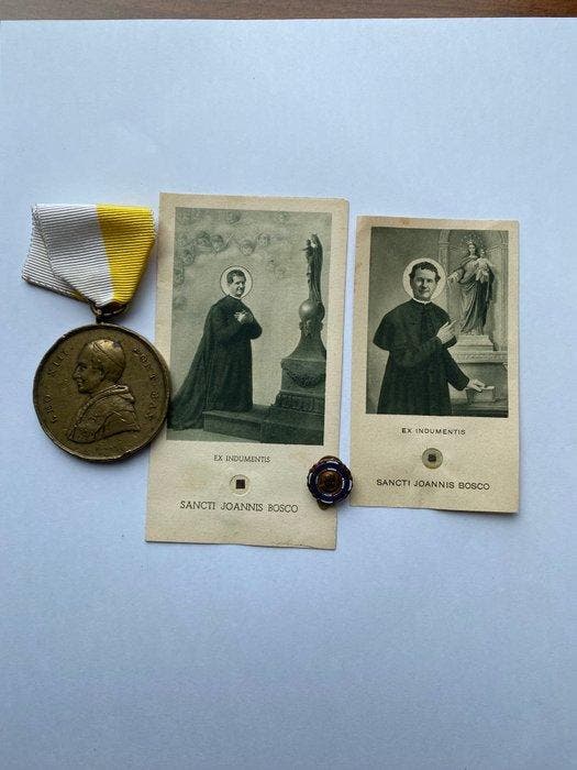 Lotto Relikwieën en Onderscheidingsteken Don Bosco, Medaille, Antiek en Kunst, Antiek | Boeken en Manuscripten