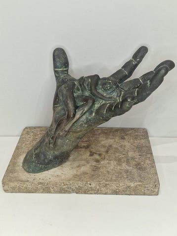 Lorenzo Quinn (1966) - Trust