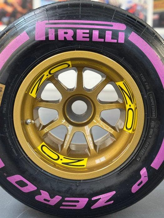 Wiel compleet met band - Formule 1 - Pirelli - O.Z, Verzamelen, Automerken, Motoren en Formule 1