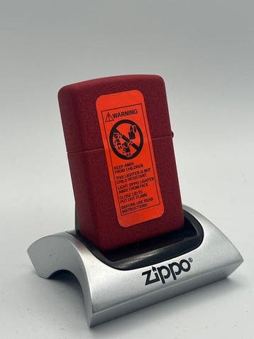 Zippo, No Reserve Price - Red Crackle Gold Spider Emblem (L, Nieuw