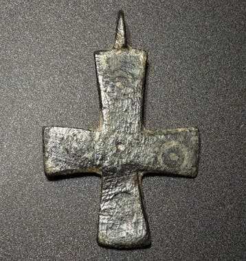 Middeleeuwen, kruisvaardersperiode Brons Interessant kruis, Antiek en Kunst