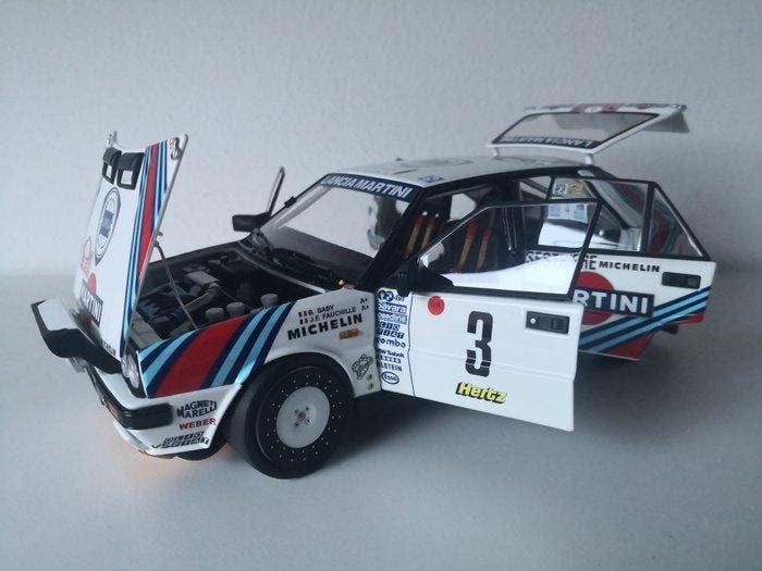 Kyosho 1:18 - Model sportwagen - LANCIA Delta 4WD Gr.A, Hobby en Vrije tijd, Modelauto's | 1:5 tot 1:12