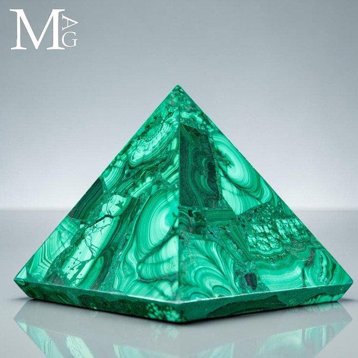 Natuurlijke malachietpiramide - Verfijnde mozaïektechniek -, Collections, Minéraux & Fossiles