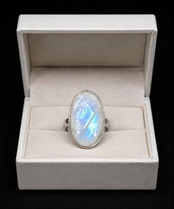 Bague exquise en pierre de lune naturelle de première