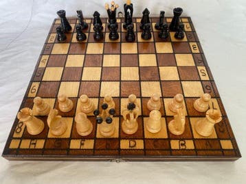 Schaakspel - Vintage, met de hand vervaardigd uit hout, in