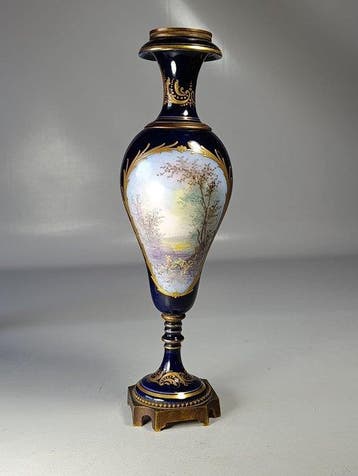 dans le gout de Sèvres - Vase - Porcelaine