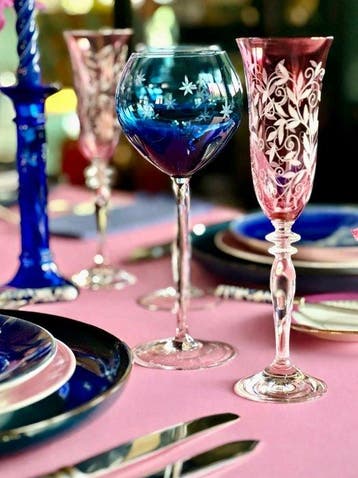 Elegant tafellaken in Barbie-roze voor brede tafels. -