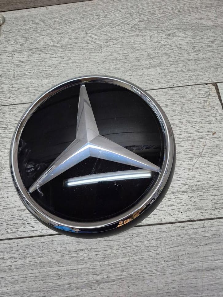 Mercedes AMG GT embleem grille A0008880111, Autos : Pièces & Accessoires, Autres pièces automobiles, Envoi