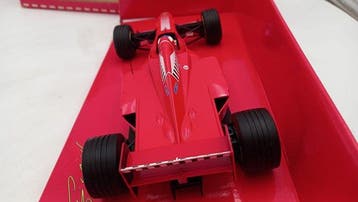 Minichamps 1:18 - Voiture miniature - Ferrari F310B Launch