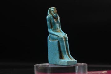 Oud-Egyptisch Faience Grote amulet van de god Thoth die op