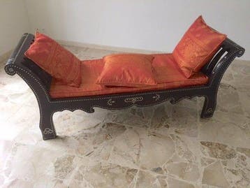 Rare banquette traditionnelle de Lombok (Bale Bale) –
