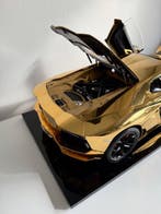 Pocher 1:8 - Modelauto - 24 Carat Gold-Plated Lamborghini, Hobby en Vrije tijd, Modelauto's | 1:5 tot 1:12, Nieuw