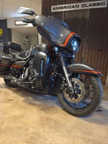 Harley-Davidson - FLHXSE - CVO - Street Glide - 1920 cc -