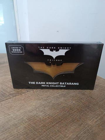 Batman, The Dark Knight Limited Edition Batarang (mint