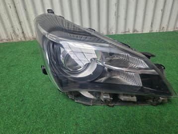 Phare av. droit Toyota Yaris P130 Phase 2 2014 - 2020, Autos : Pièces & Accessoires, Éclairage, Ophalen, Utilisé, Toyota