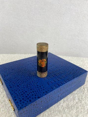 Sans prix de réserve - Briquet - Laiton, Émail