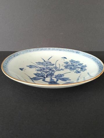 Assiette en porcelaine bleue et blanche dArita, Japon –