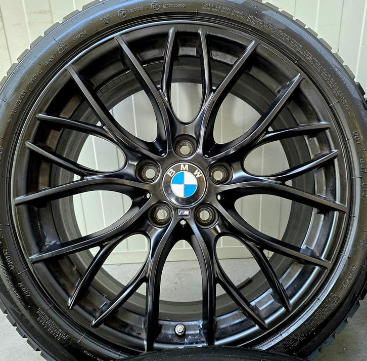 BMW 1 serie 3 serie 4 Serie 18 inch velgen winterbanden 405M, Auto-onderdelen, Banden en Velgen, 18 inch, Winterbanden, 225 mm