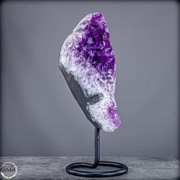 Superbe améthyste sur socle – énergie cristalline