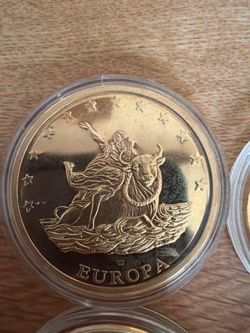 Monde. Schneeweißchen, Franz & Sisi, Europa und König von