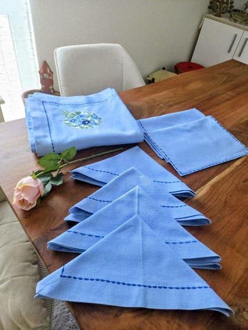 Mehrteiliges Vintage Tischdecken-Set (7 Teile) – Hellblau