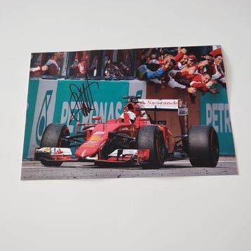 Ferrari - Sebastian Vettel - 2015 - Photographie