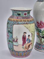 Chinesisches Vasen-Set – Porzellan mit Famille-Rose-Dekor –, Antiek en Kunst