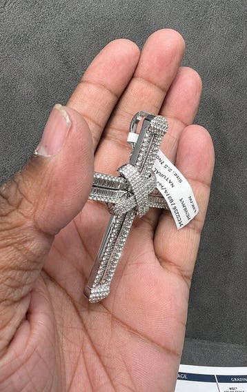 Pendentif en forme de croix - 18 carats Or blanc - 5.20ct.
